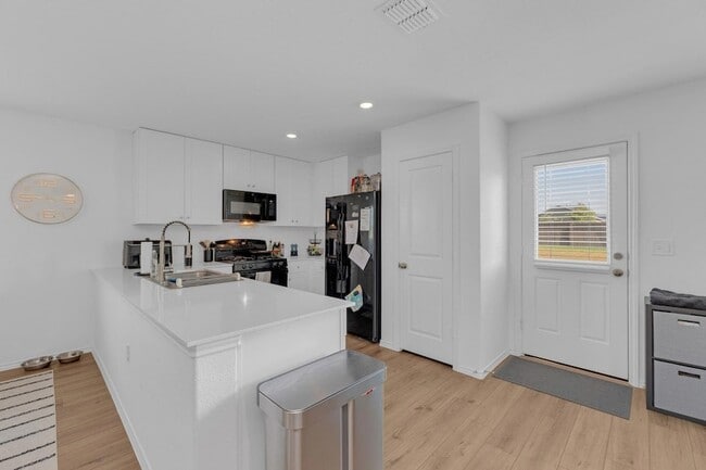 Building Photo - 2324 Willkomen Wy