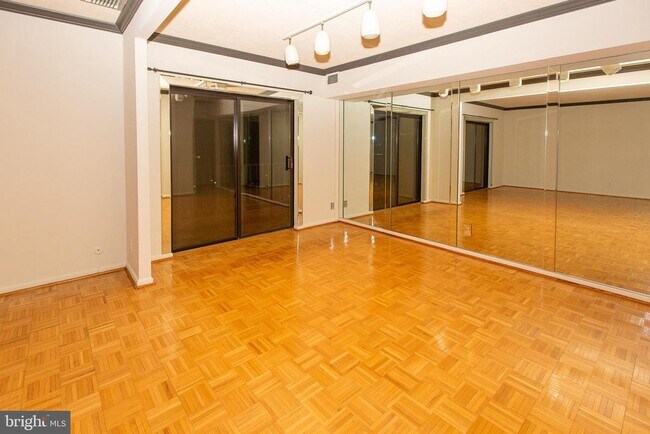 Building Photo - 20930 Valley Forge Cir