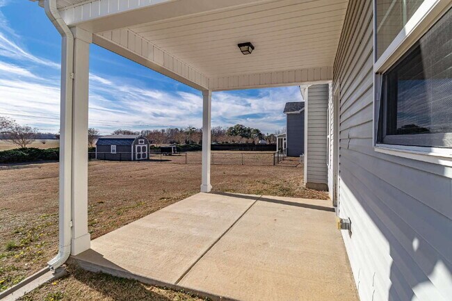 Building Photo - STUNNING & SPACIOUS! GANDER LAKE 4 BR | 3 BA IN PIKEVILLE SCHOOL DISTRICT *LAWN CARE INCLUDED!*