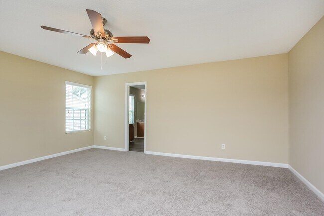 Building Photo - 9996 Chariden Dr