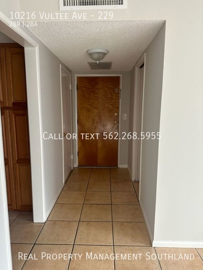 Building Photo - 2 Bedroom/ 2 Bath Spacious Apartment in Do...