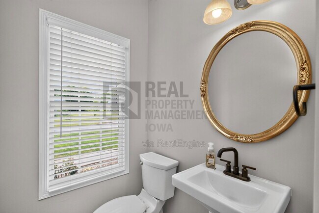 Building Photo - 2305 NE Hanover Ct