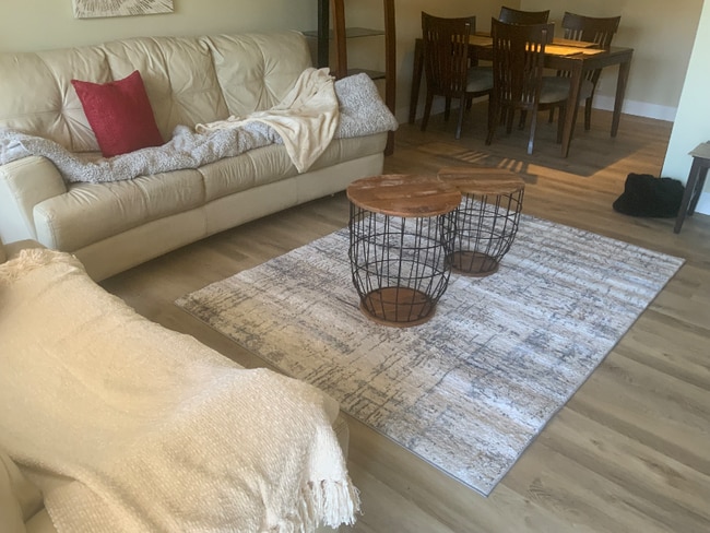 Building Photo - 555 S Royal Crest Cir