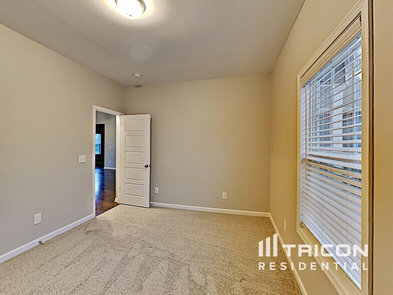 Building Photo - 809 Ellyson Dr