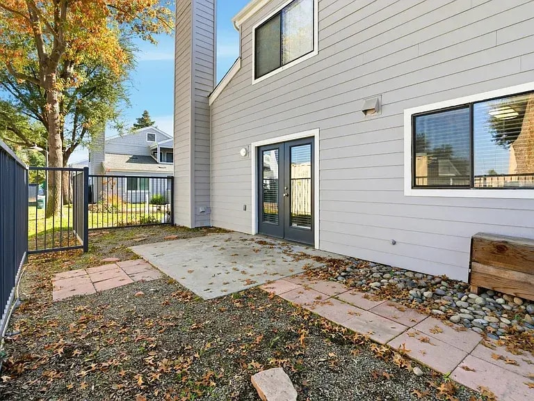 Building Photo - 7675 N 1st St