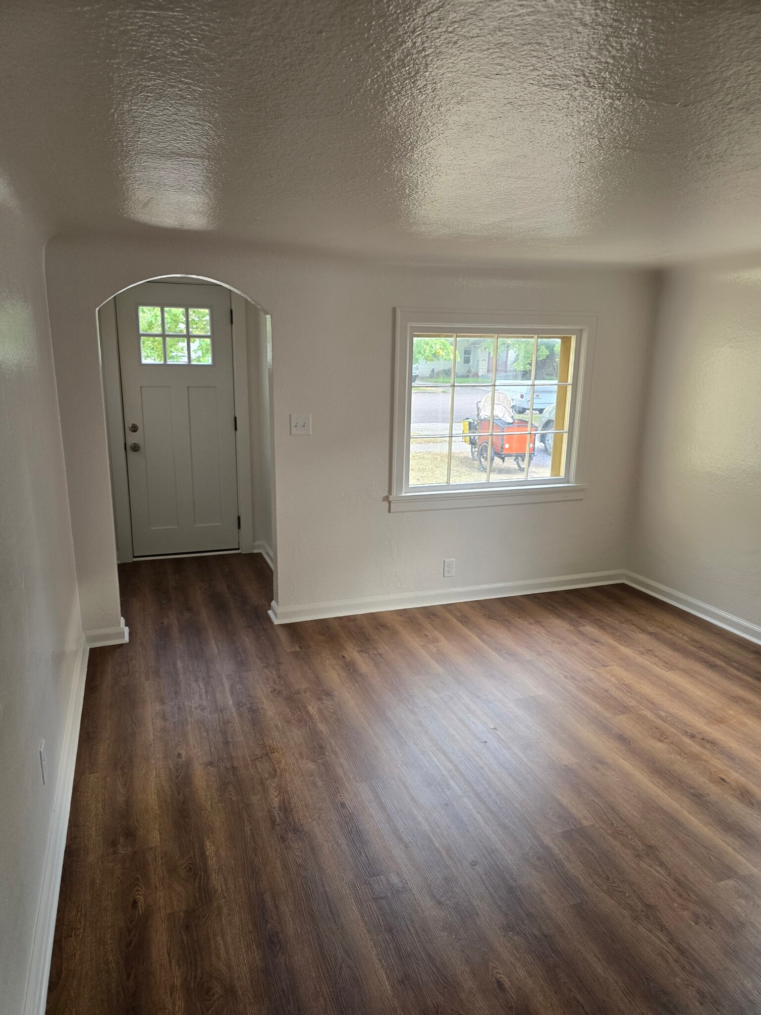Living - 815 Marshall St