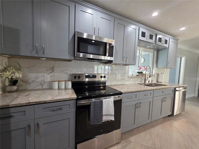 Building Photo - 3435 Overlook Dr NE