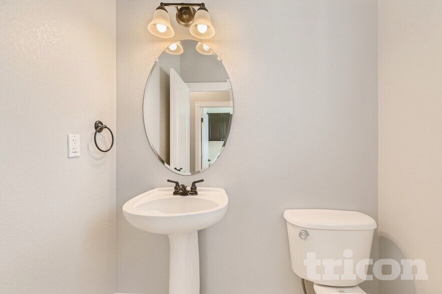 Building Photo - 300 Fieldstone Dr