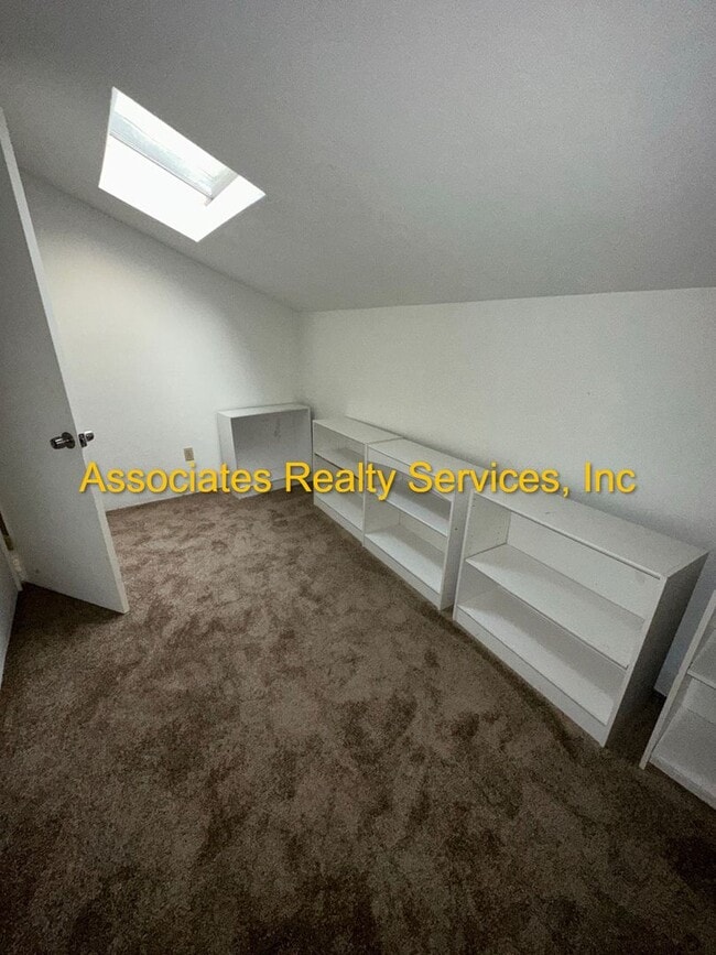 Building Photo - Charming 2 Bedroom, 2 Bath Home Near Veteran’s Park – A Must See!