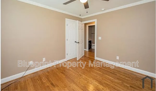 Building Photo - 616 Elm St SW