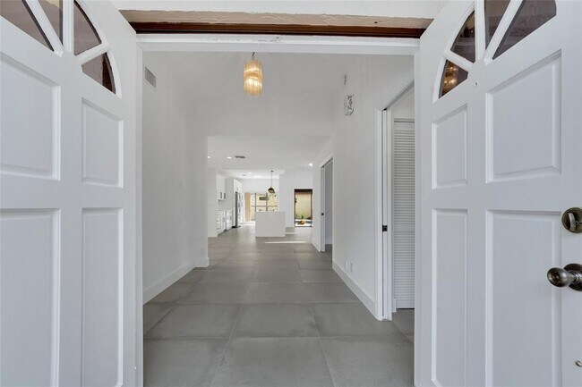 Building Photo - 7850 Villa Nova Dr