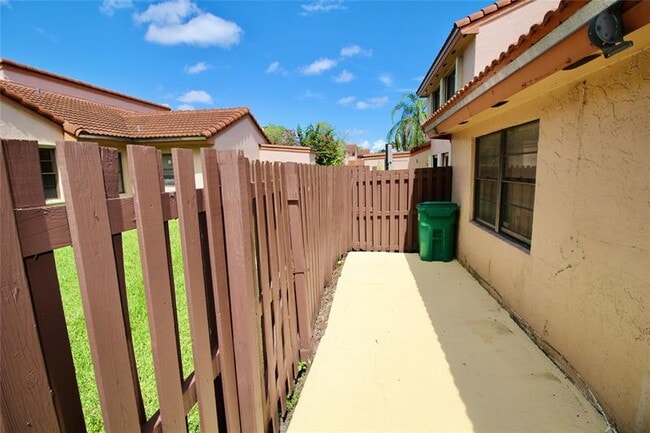 Building Photo - 17034 NW 66th Ct