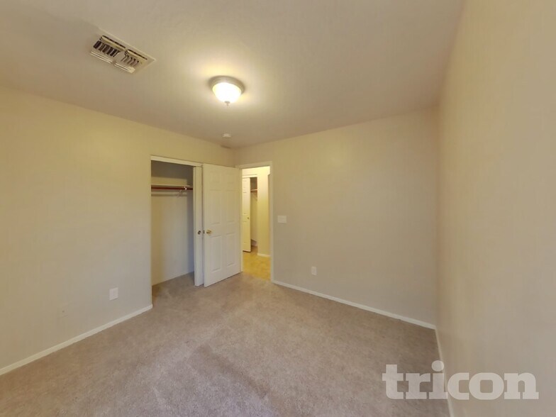 Building Photo - 1491 E Stirrup Ln