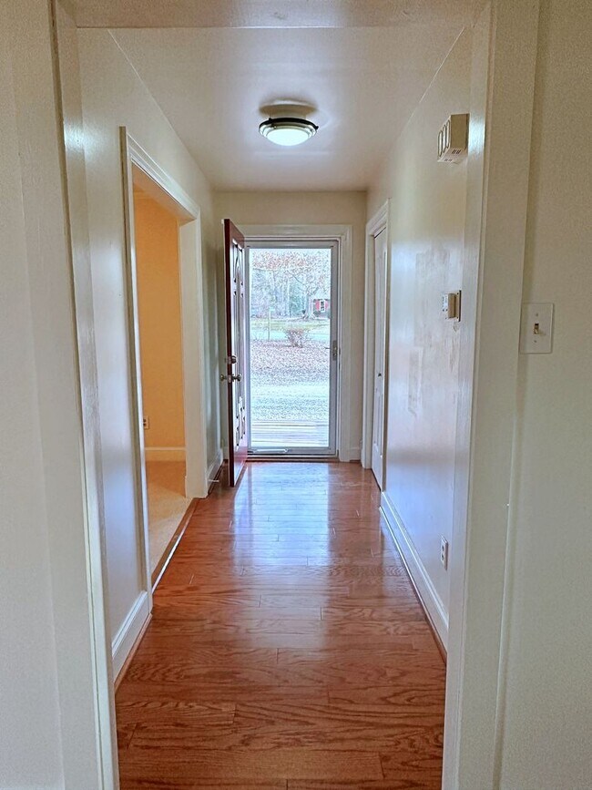 Building Photo - 8800 Sedbergh Dr