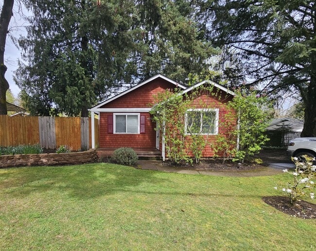 Building Photo - 475 Madrona Ave S