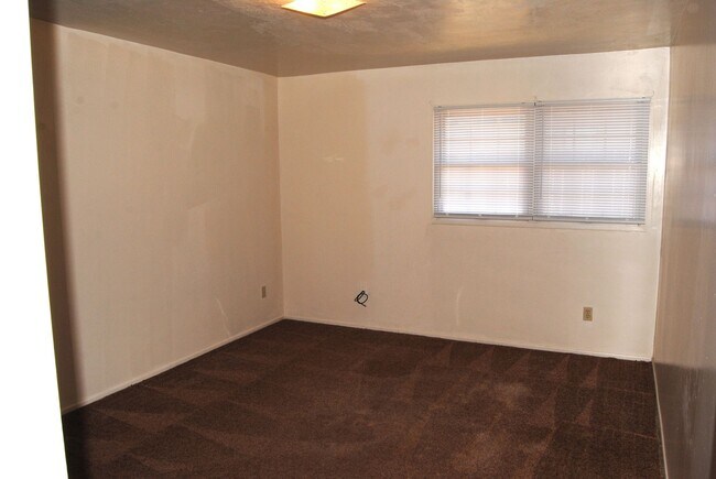 Building Photo - 200 Douglas St