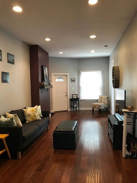 Building Photo - 1301 E 31st Ave