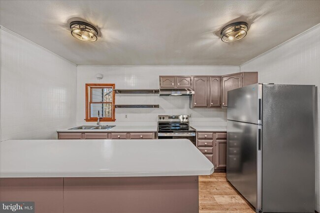 Building Photo - 438 Gloyd Ln