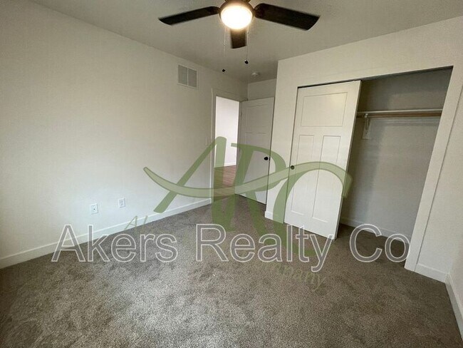 Building Photo - 968 S Coral Pl