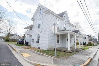 Building Photo - 208 E East St