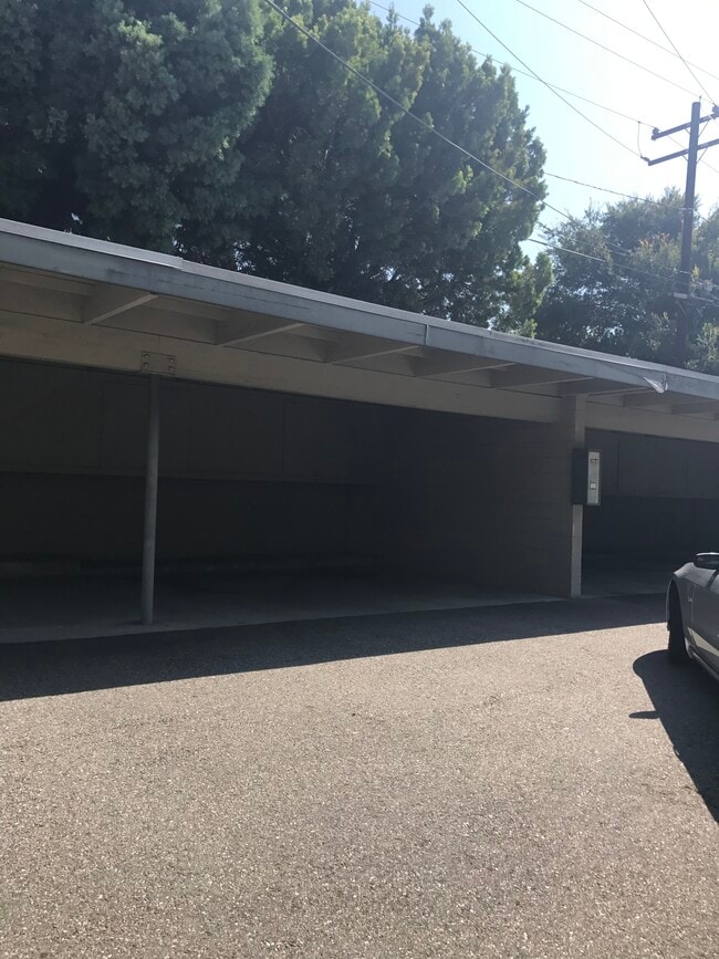 Building Photo - 370 Cliff Dr