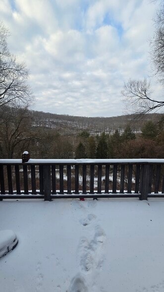 Building Photo - 10 King Ln