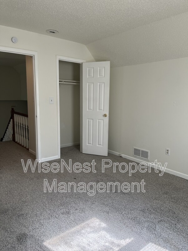 Building Photo - 514 SE Adobe Dr