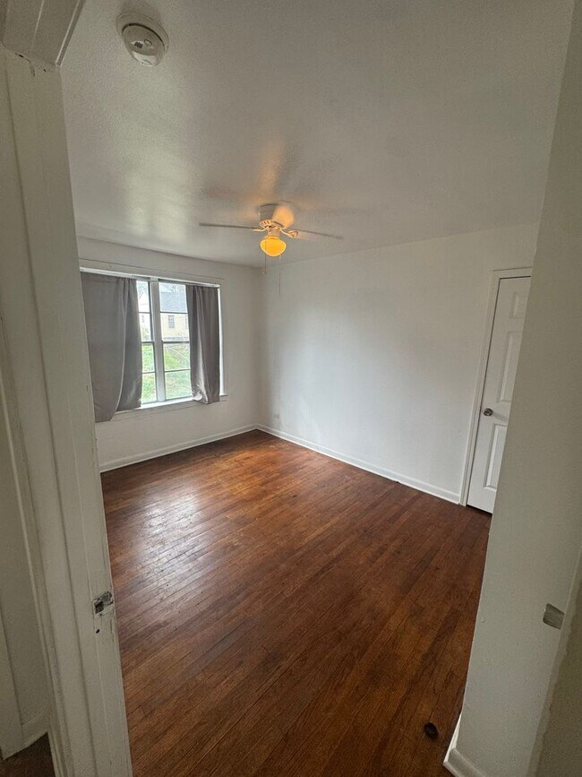 Building Photo - Newly Remodeled Units in Highland