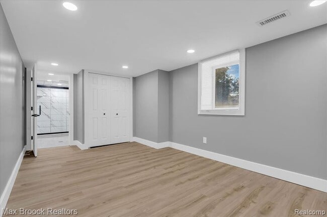 Building Photo - 1654 Giddings Rd