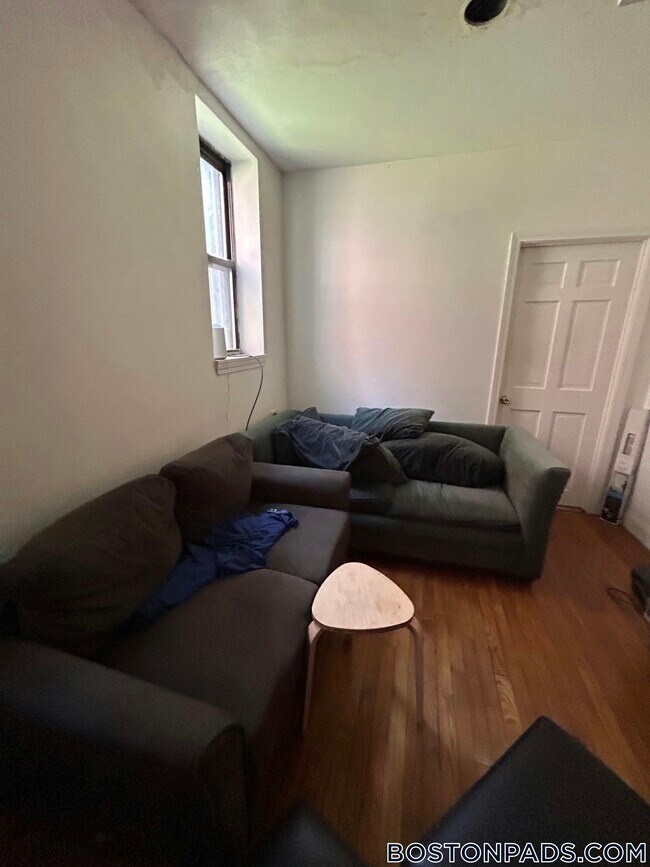 Building Photo - 11 Scottfield Rd