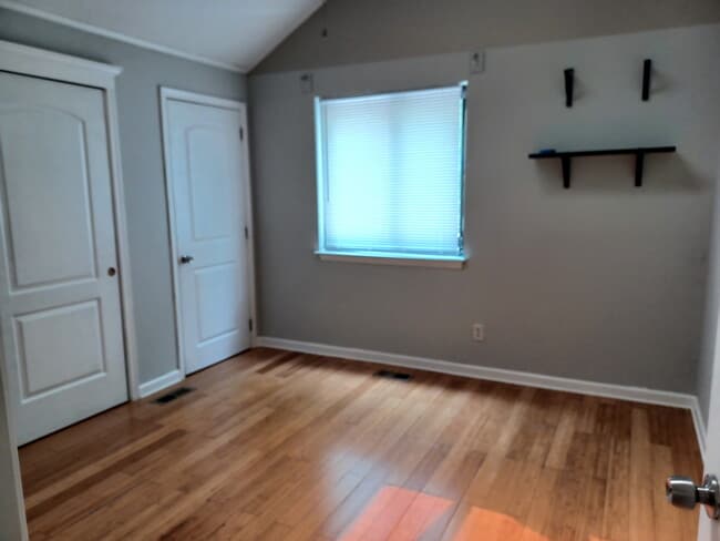 Building Photo - 569 Ayrshire Way