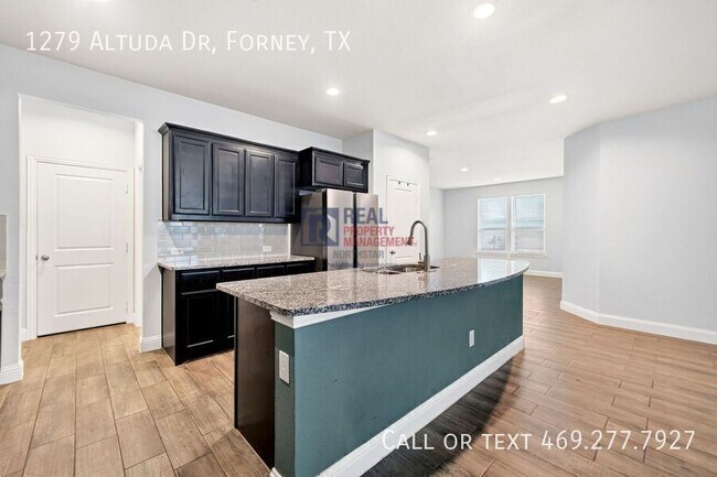 Building Photo - 1279 Altuda Dr