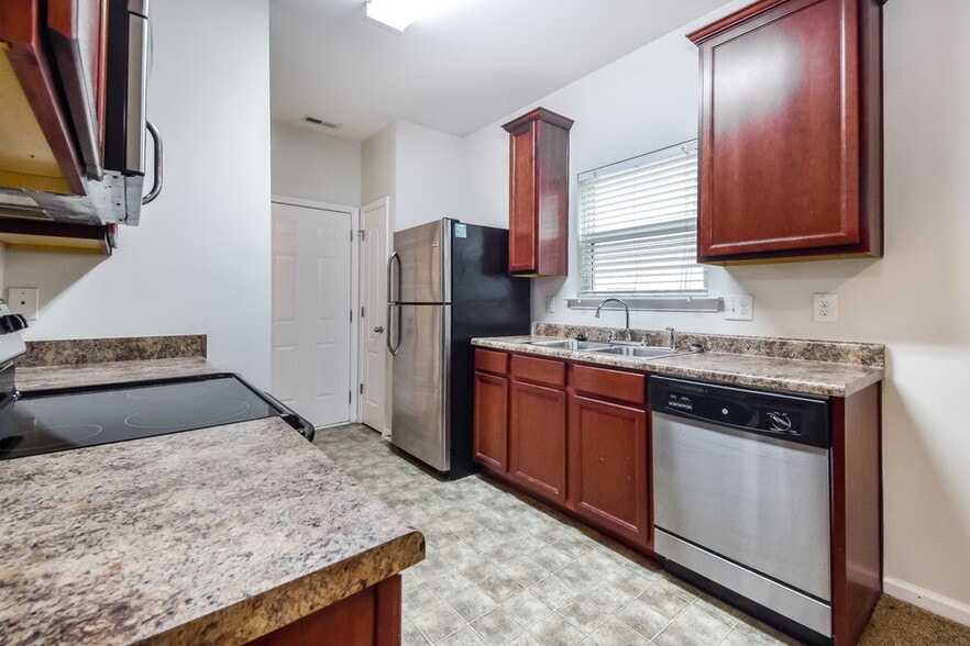 Building Photo - 464 Lobdale Falls Dr