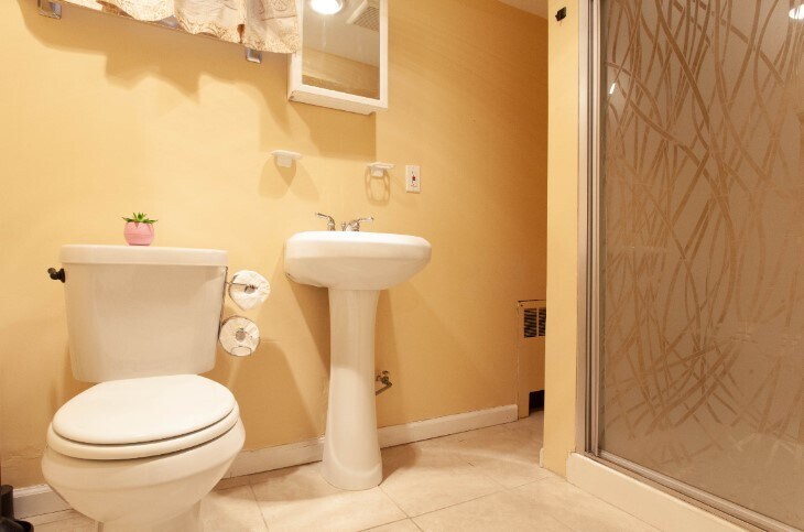 Building Photo - 321 W Valley Stream Blvd