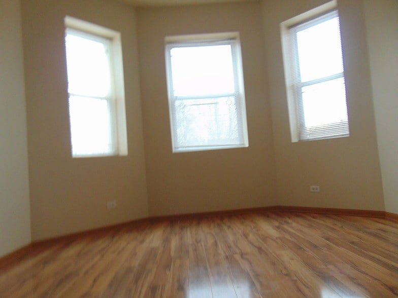 Building Photo - 4108 W Cermak Rd