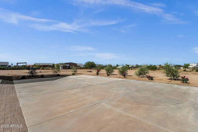 Building Photo - 856 W Quail Cir