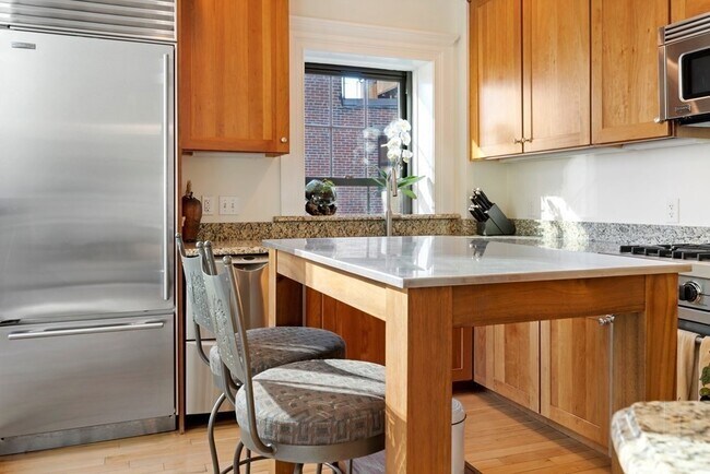 Building Photo - 99-105-105 Broad St