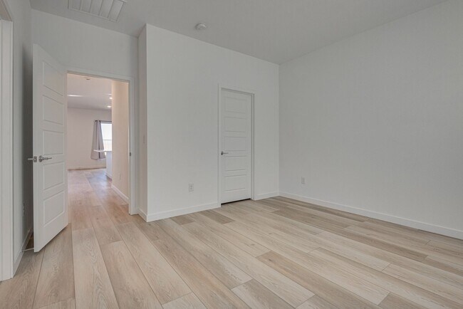 Building Photo - 900 Elmwood Frst Ln