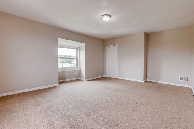 Building Photo - AVAILABLE JUNE 2026 - Spacious 4 Bedroom, 2 Bath Home Minutes from East Carson!