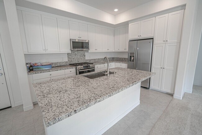 Building Photo - 3-Bedroom Condo with Solar Panels & Commun...