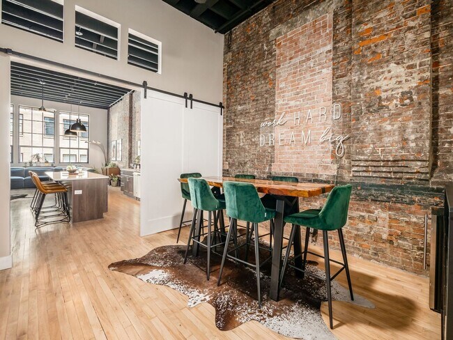 Building Photo - The Lofts at 44