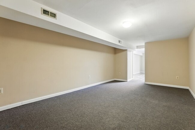 Building Photo - 14720 Peachwood Dr