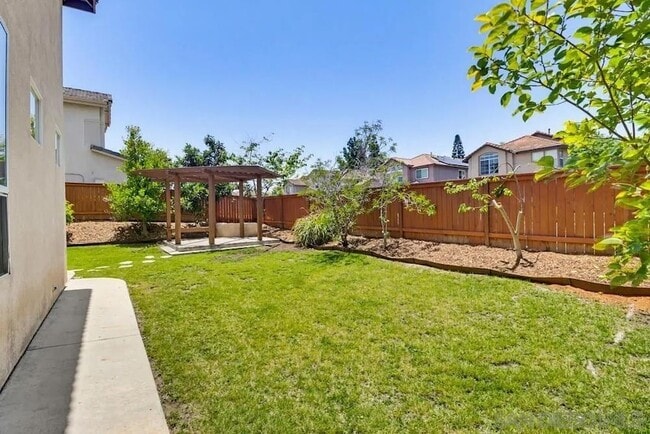 Building Photo - 1100 Corrales Ln