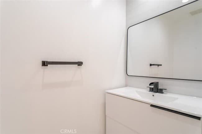 Building Photo - 10787 Las Lunitas Ave