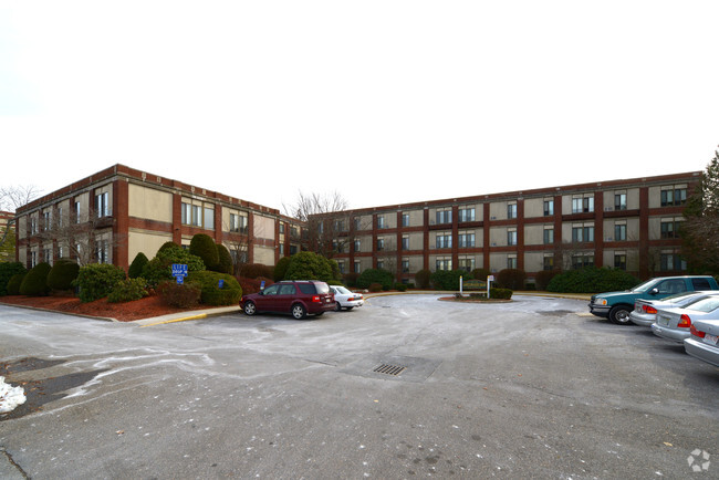 Primary Photo - Hamilton Wade Apartments