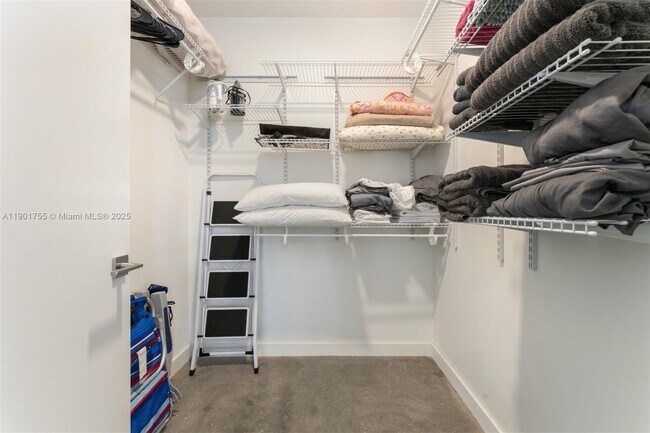 Building Photo - 250 NW 24th St