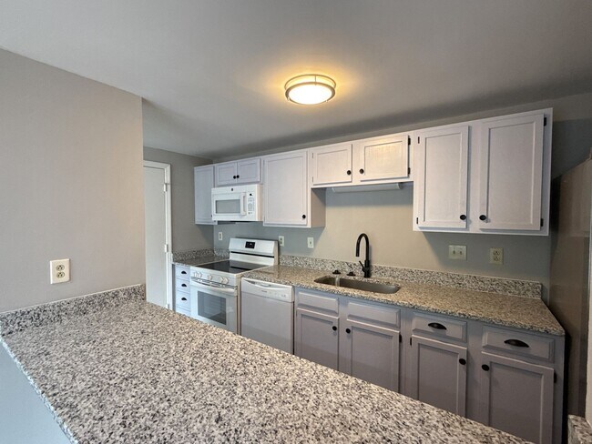 Building Photo - T.R. Lawing Realty Property