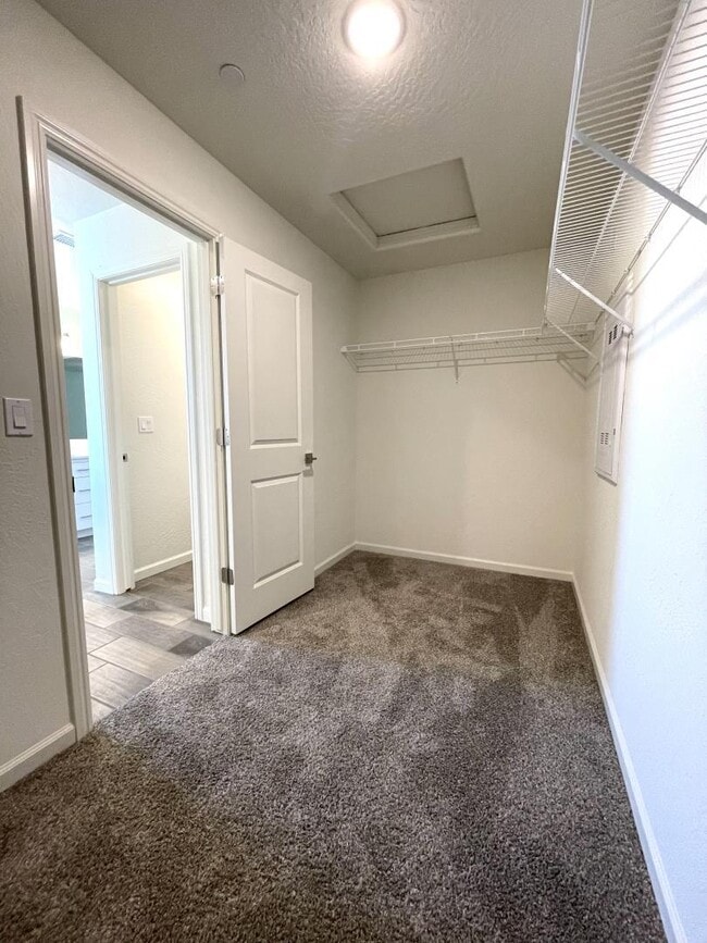 Building Photo - 2014 N Ralph Ln