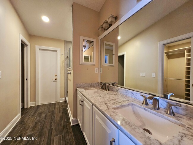Building Photo - 3135 Ash Harbor Dr E