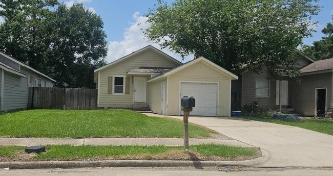 Primary Photo - 11919 Kingslake Forest Dr